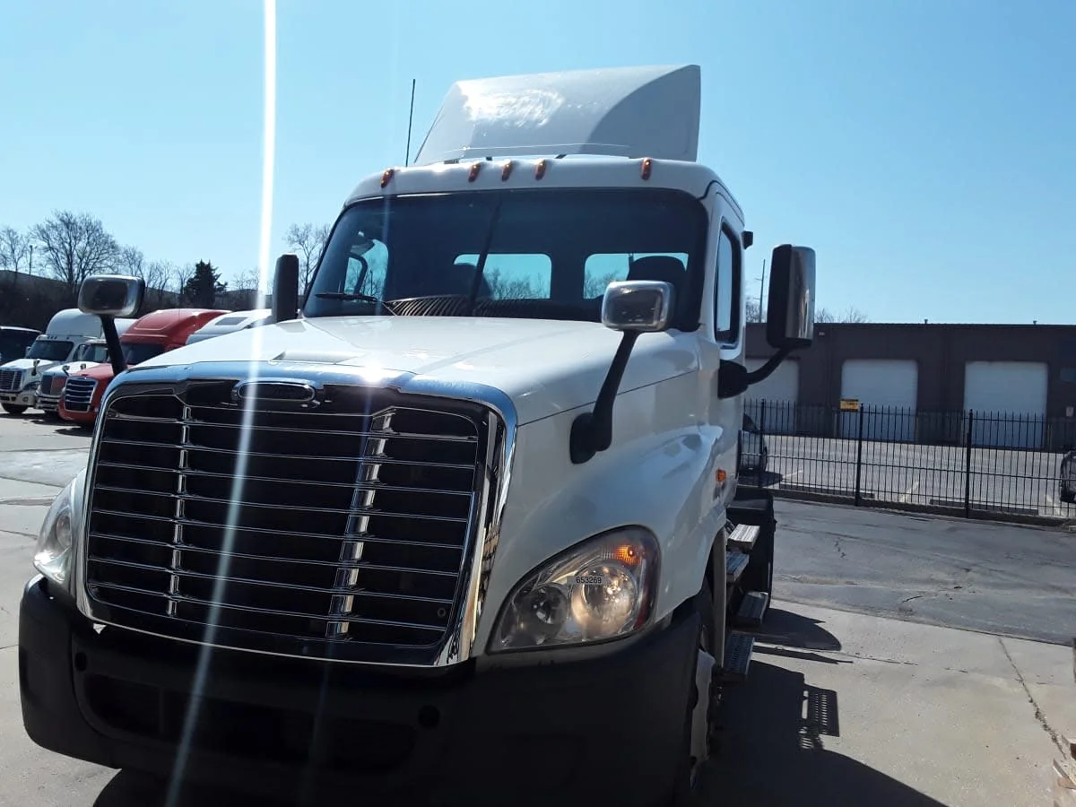 2016 Freightliner Cascadia in Kansas City, MO