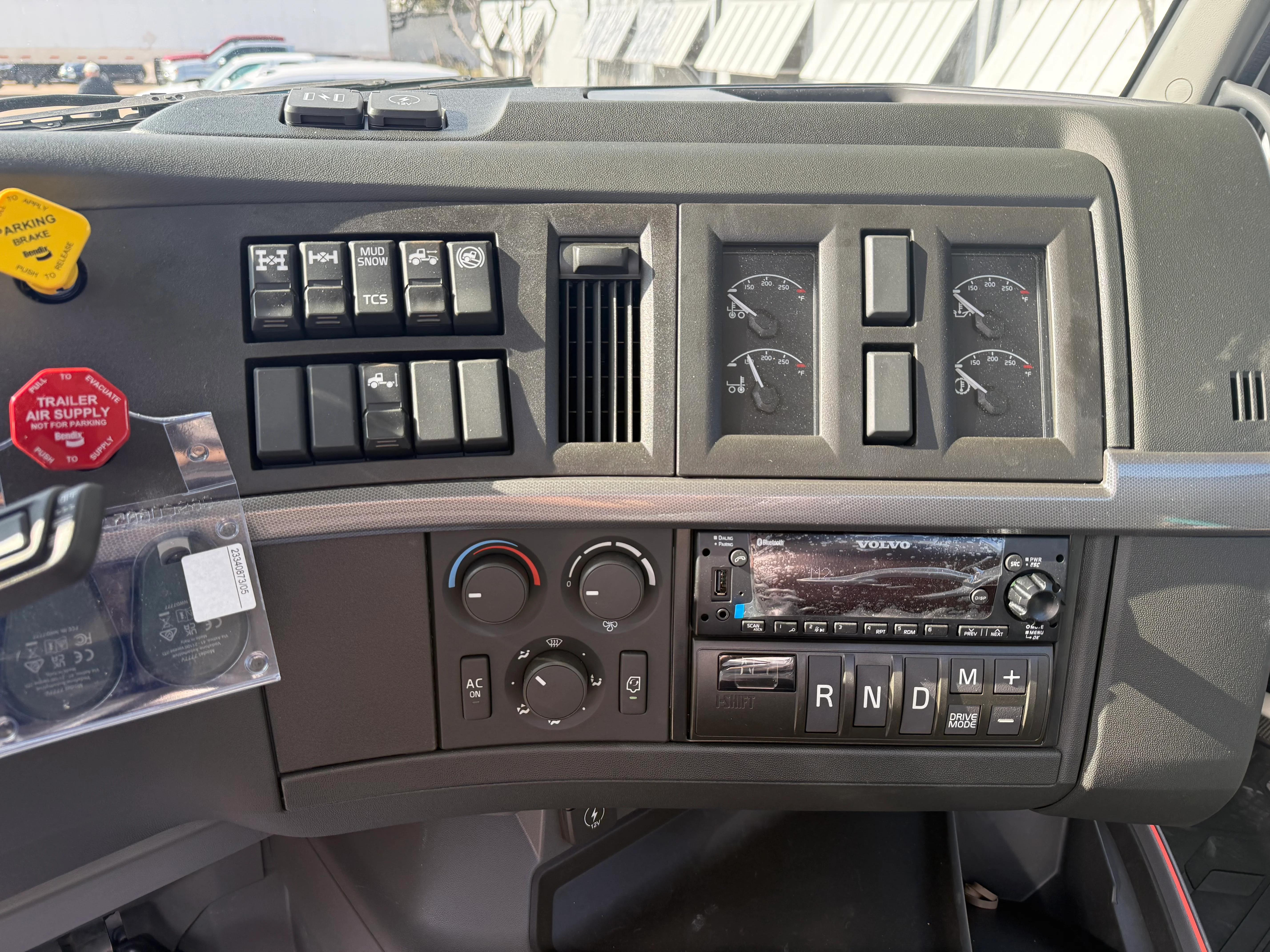 2026 Volvo VHD 300 in Dallas Irving Blvd, TX — photo 7