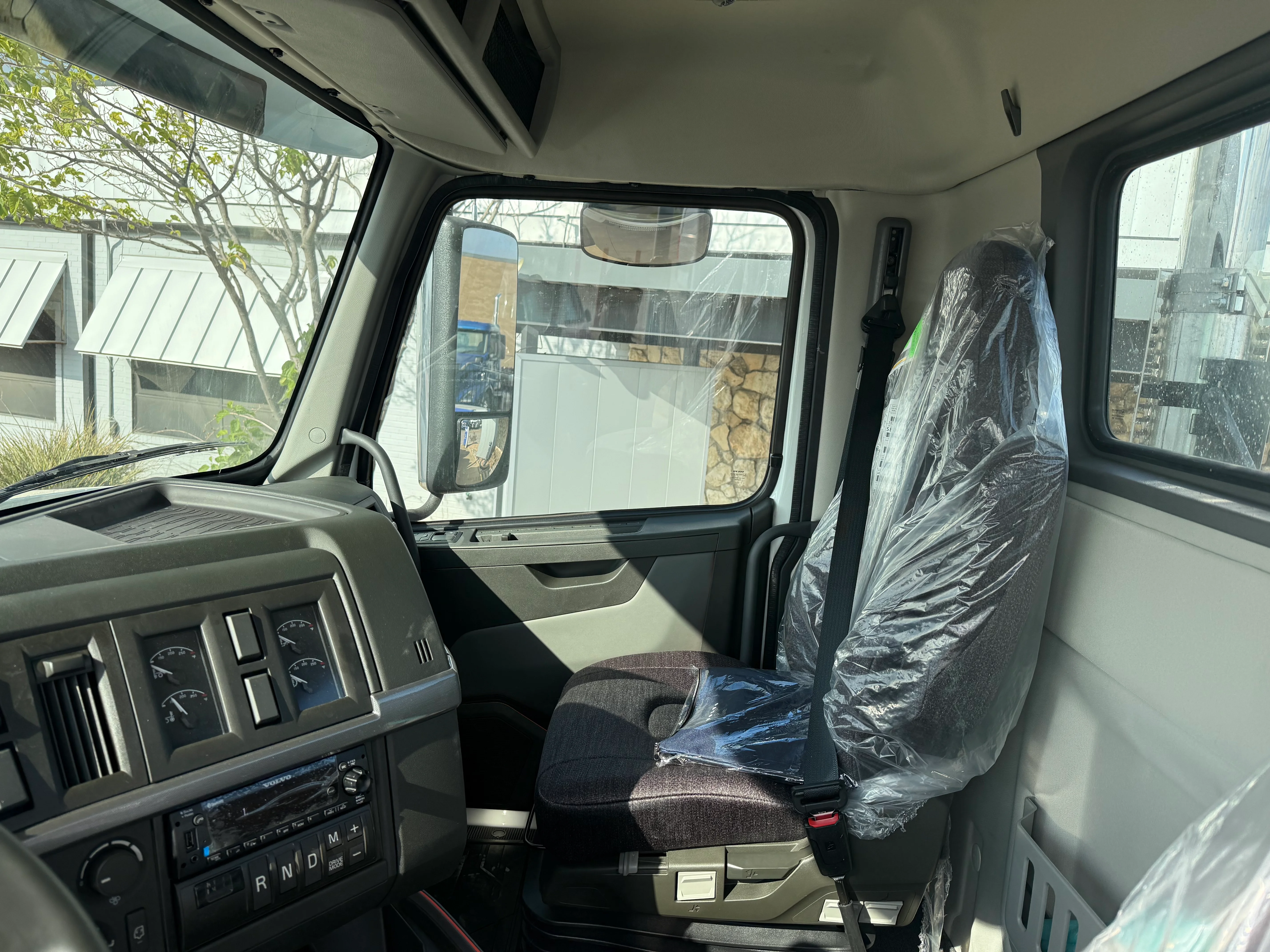 2026 Volvo VHD 300 in Fort Worth, TX — photo 8