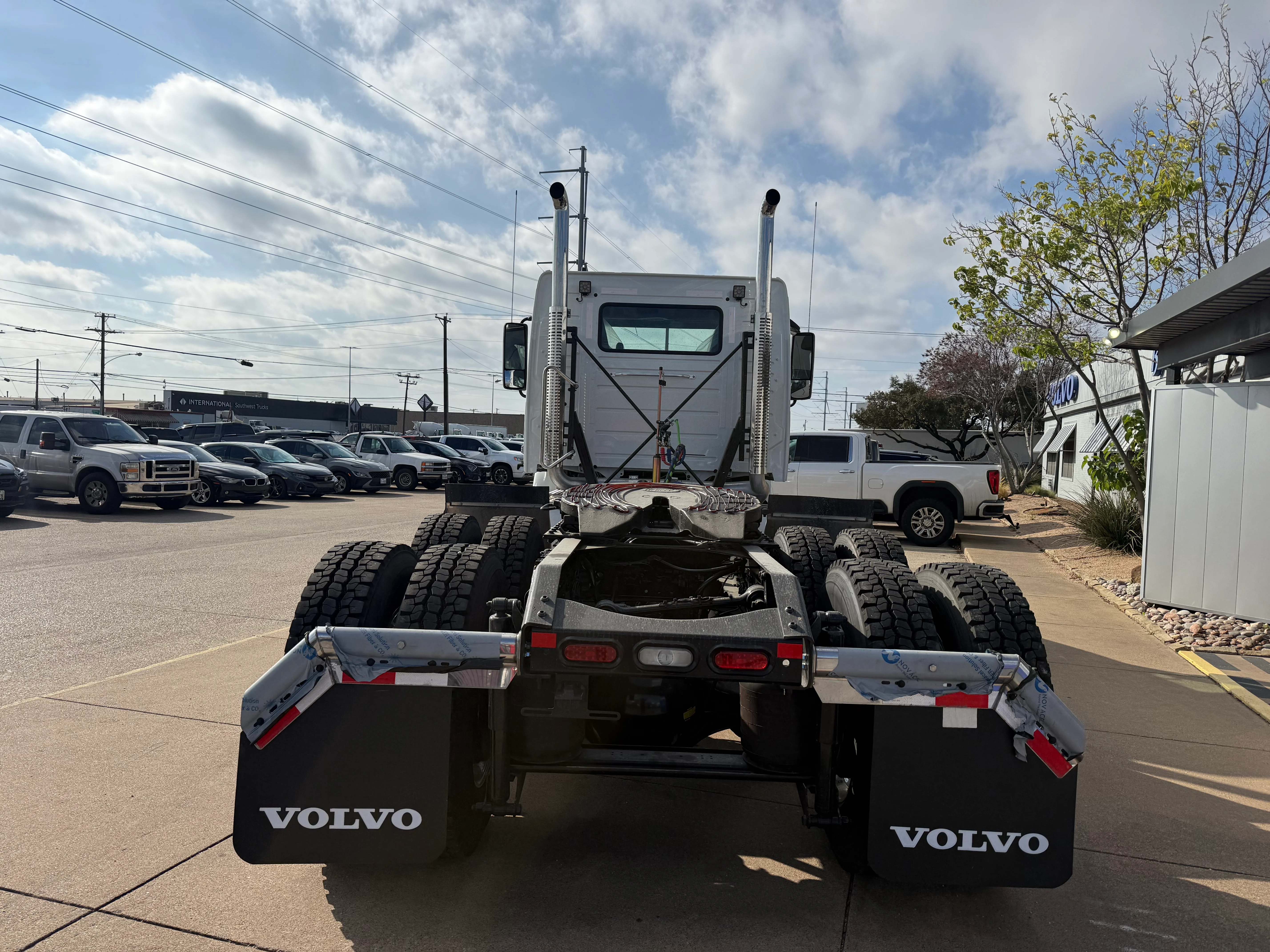 2026 Volvo VHD 300 in Fort Worth, TX — photo 4
