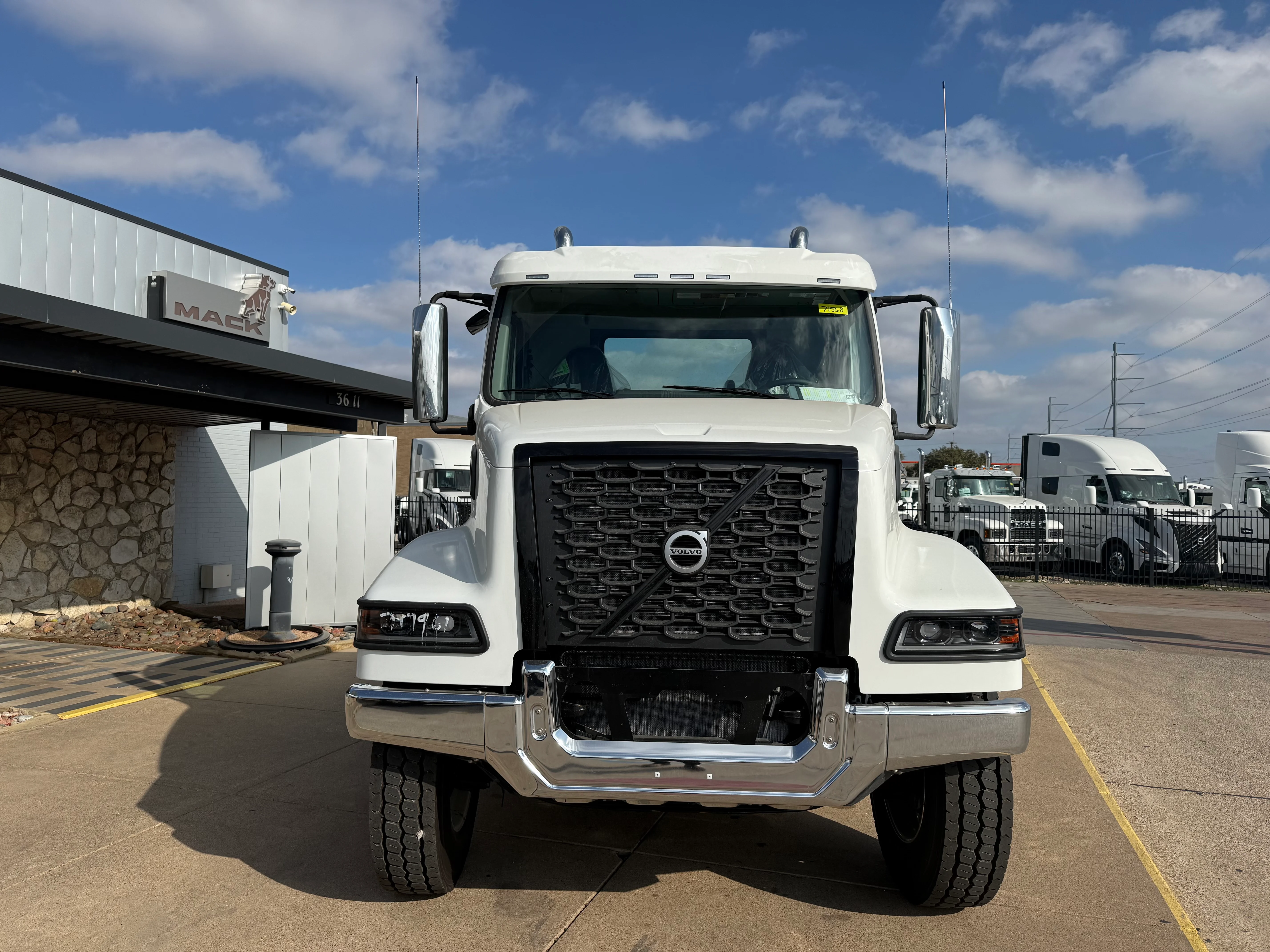 2026 Volvo VHD 300 in Fort Worth, TX — photo 2