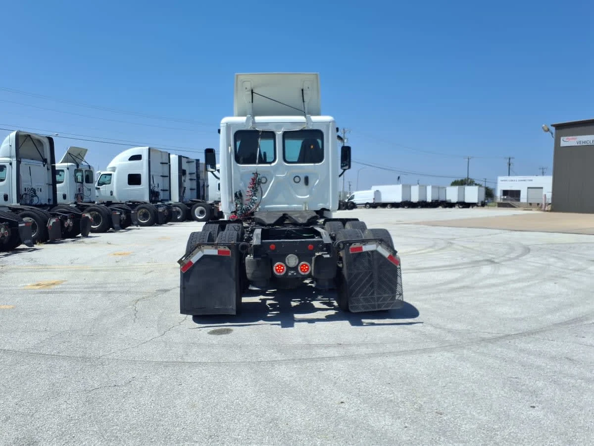 2019 Freightliner Cascadia in Fort Worth, TX — photo 5