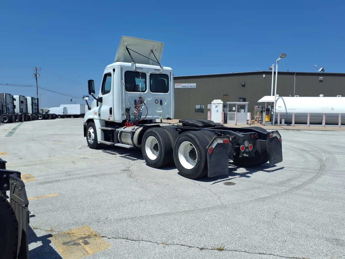2019 Freightliner Cascadia in Fort Worth, TX — photo 6