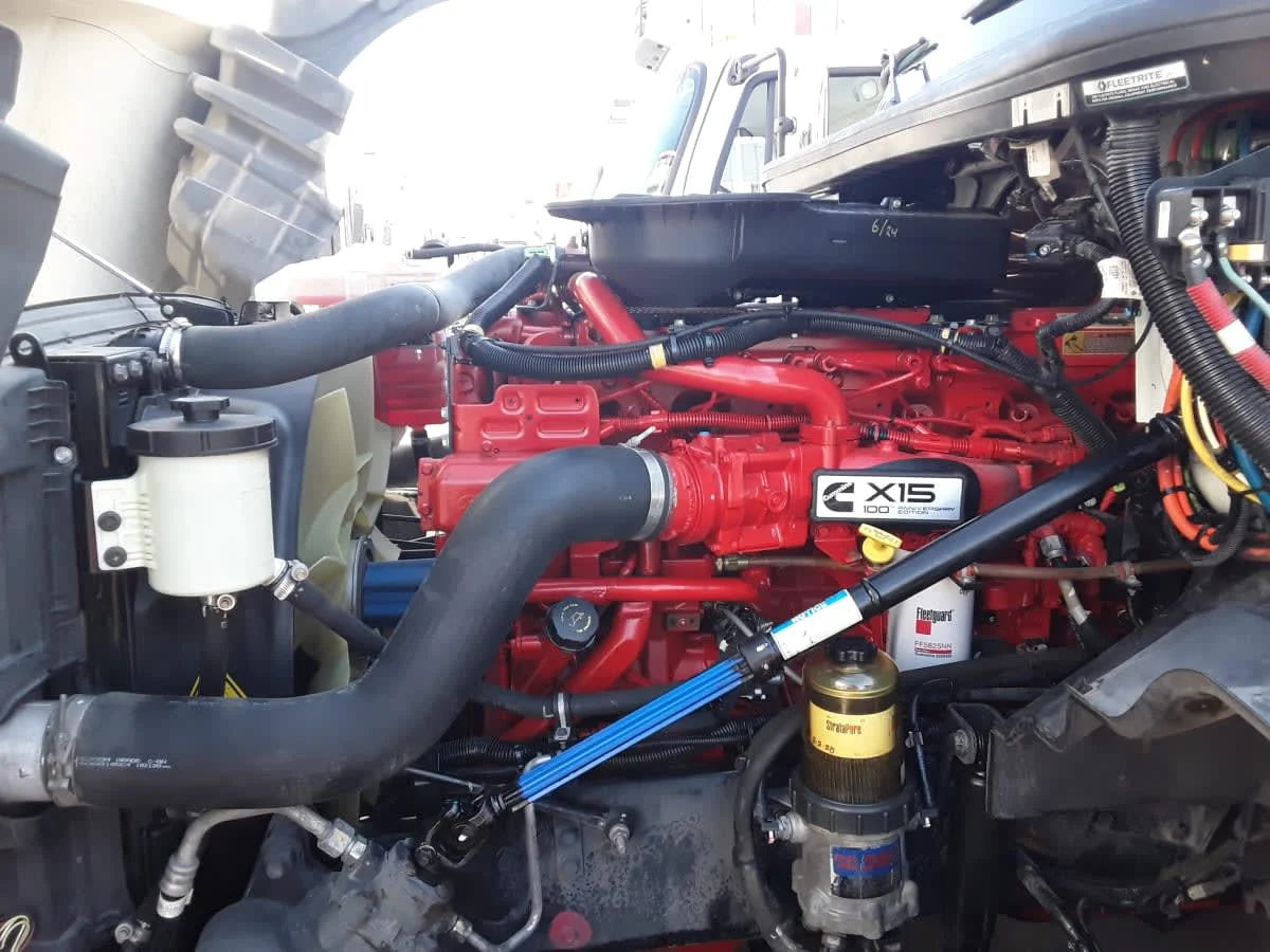 2020 International LT - image 8