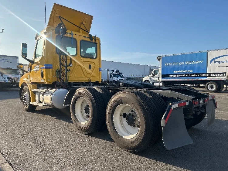 2020 Freightliner Cascadia - image 5