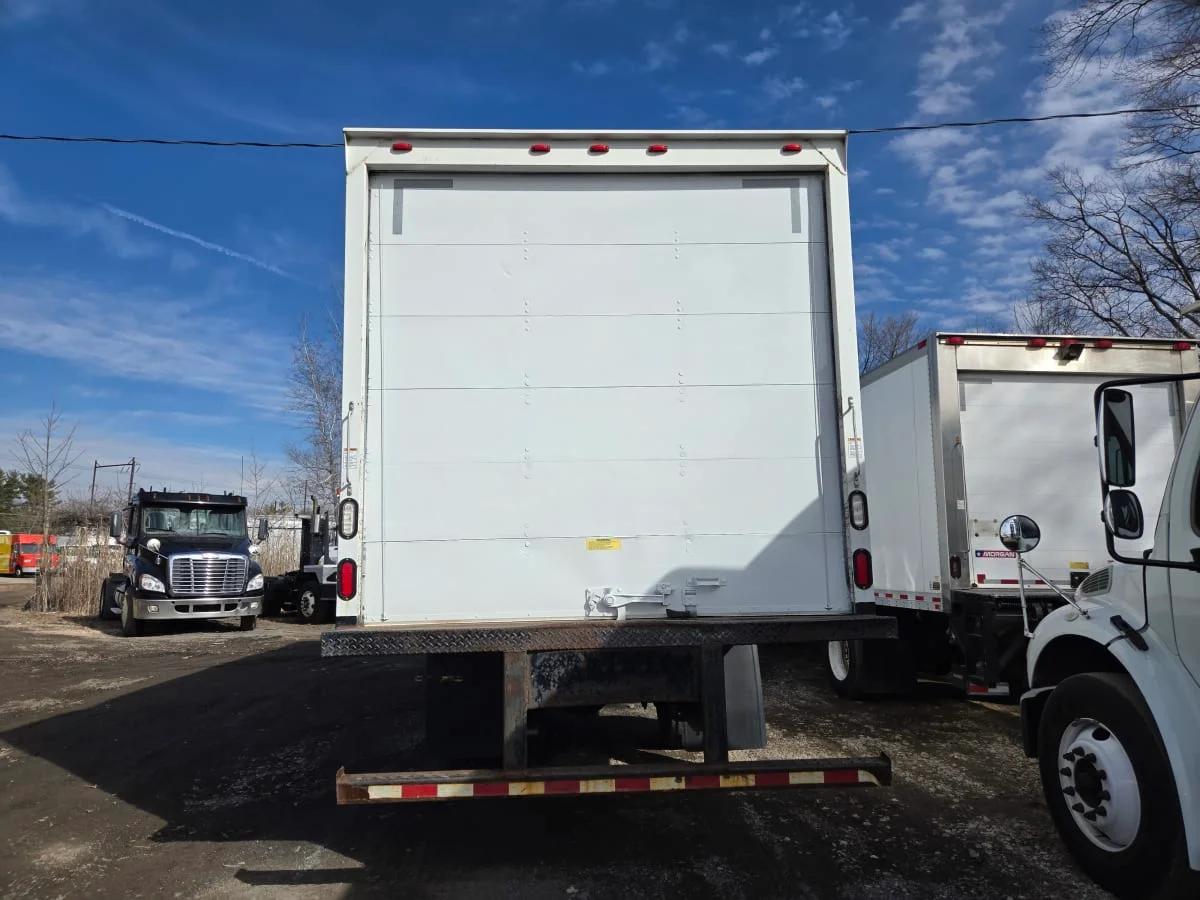 2016 Freightliner M2 106 - image 5