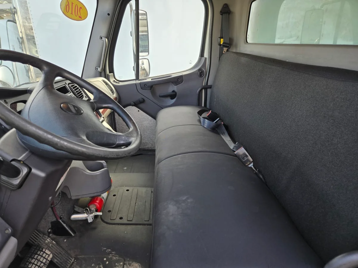 2016 Freightliner M2 106 - image 7