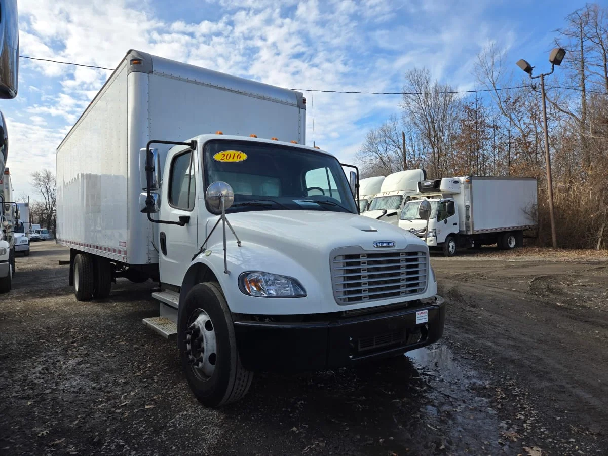 2016 Freightliner M2 106 - image 3