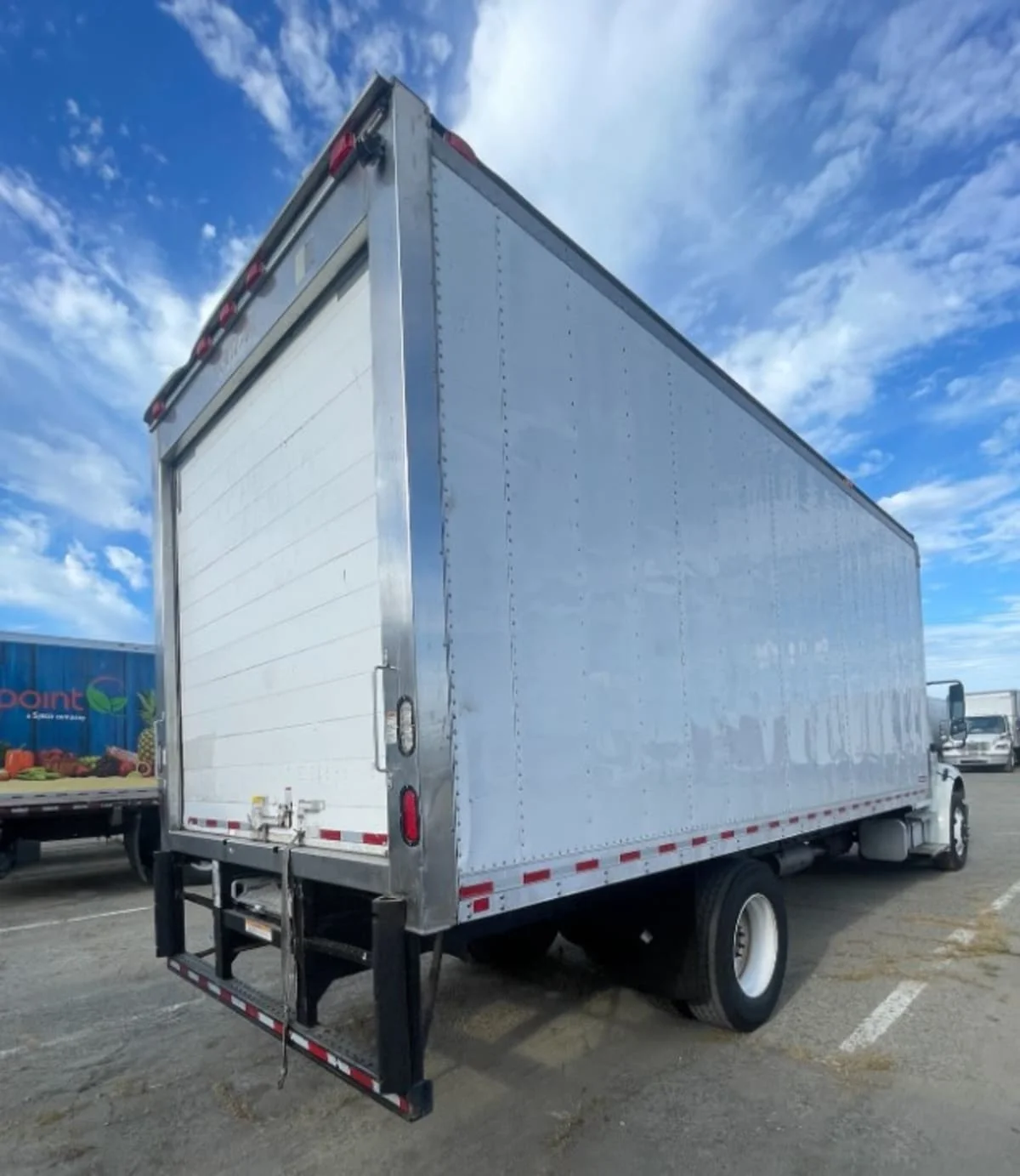 2016 Freightliner M2 106 - image 4