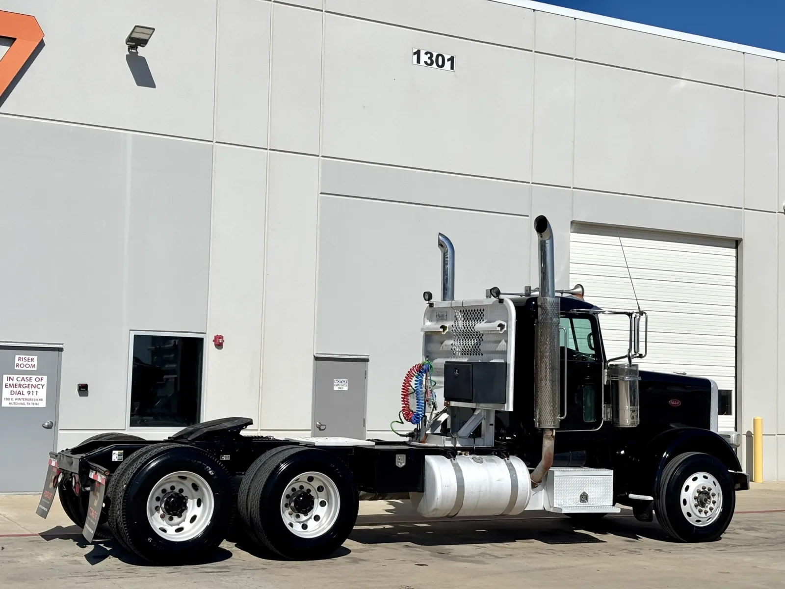 2009 Peterbilt 388 in Hutchins, TX — photo 5