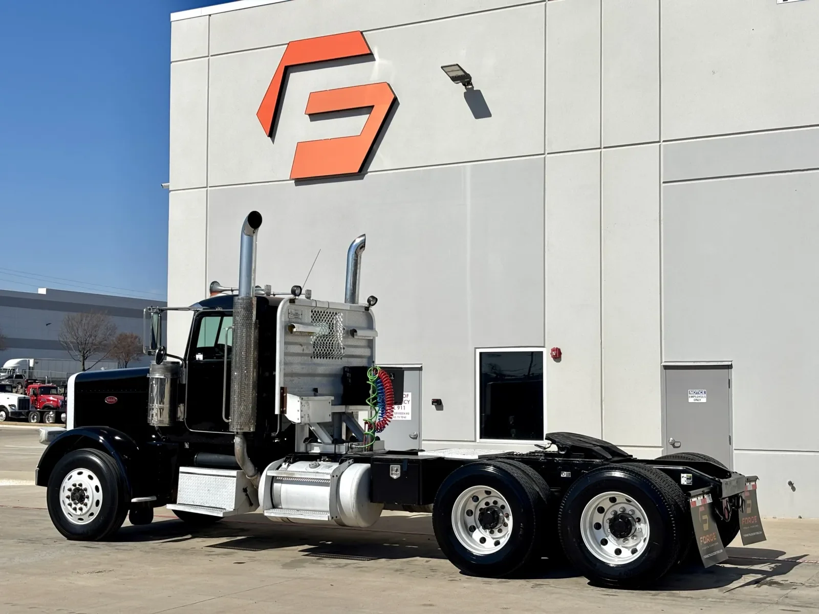 2009 Peterbilt 388 in Hutchins, TX — photo 6