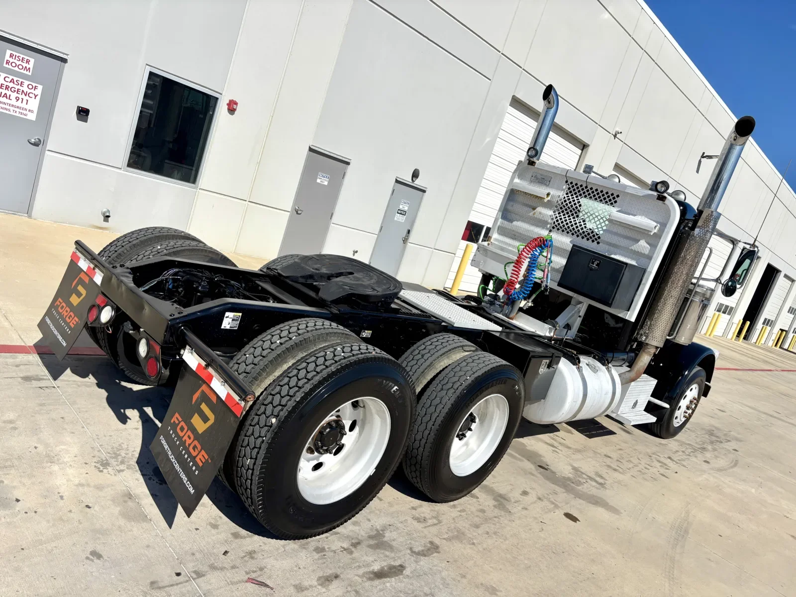 2009 Peterbilt 388 in Hutchins, TX — photo 11