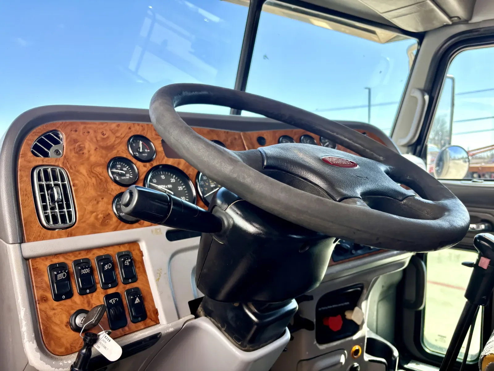 2009 Peterbilt 388 in Hutchins, TX — photo 15