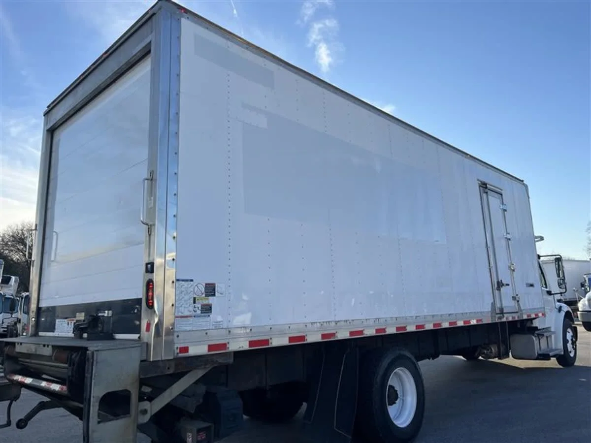 2018 Freightliner M2 106 - image 4