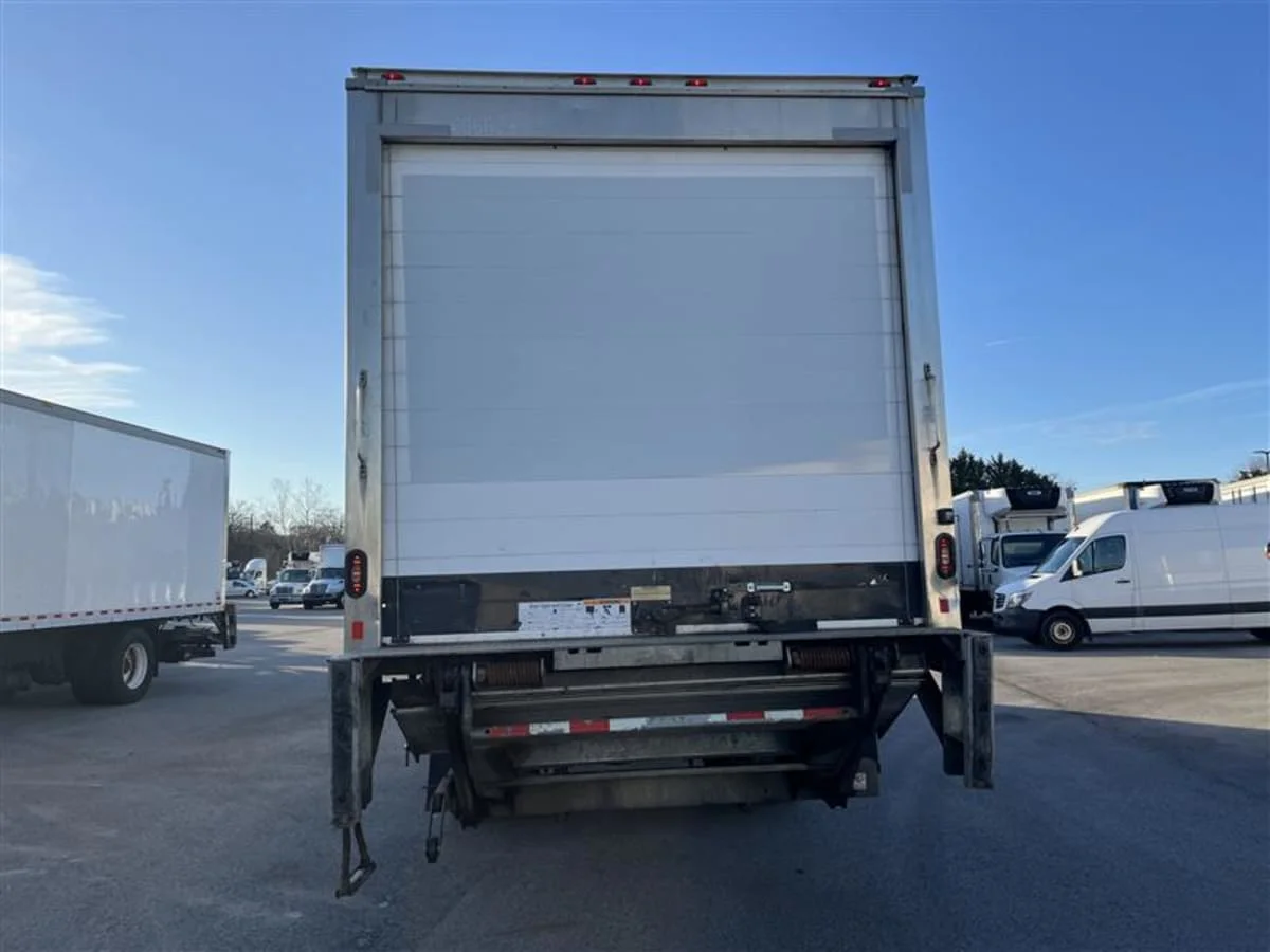 2018 Freightliner M2 106 - image 5