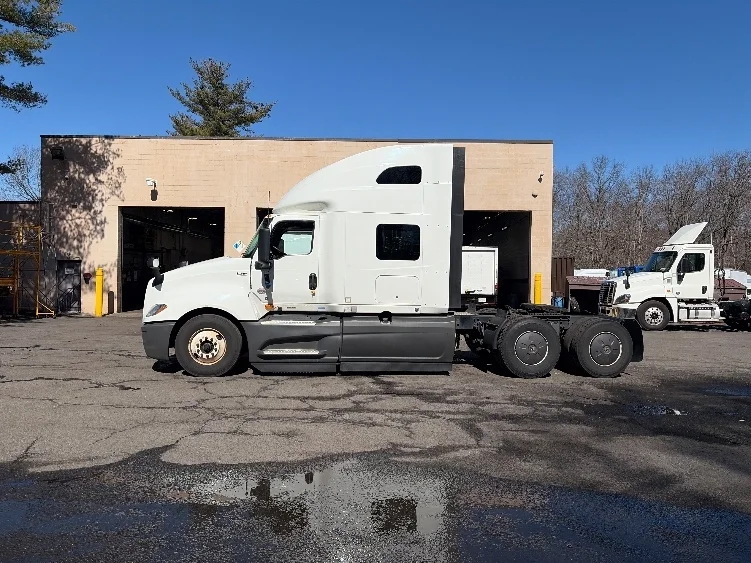 2023 International LT in Dayton, NJ — photo 4