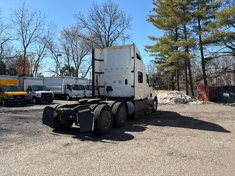 2023 International LT in Dayton, NJ — photo 7