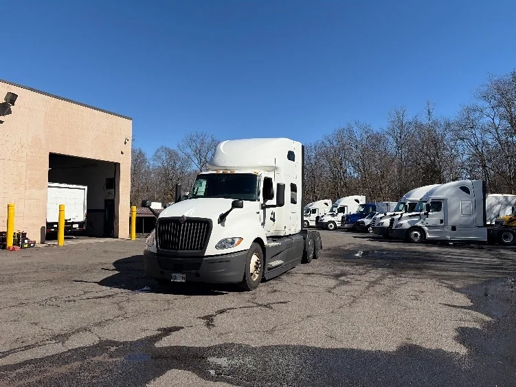 2023 International LT in Dayton, NJ — photo 3