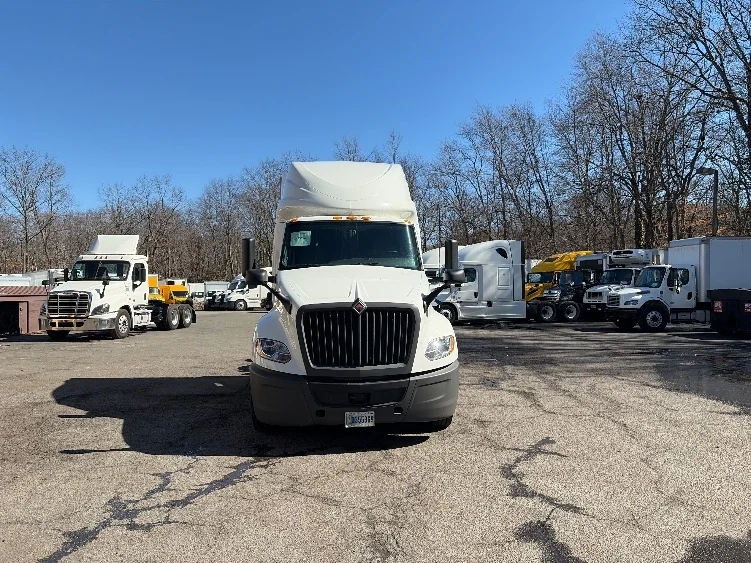 2023 International LT in Dayton, NJ — photo 2