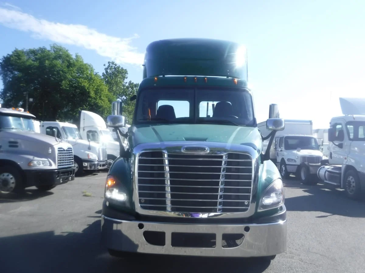 2017 Freightliner Cascadia - image 2