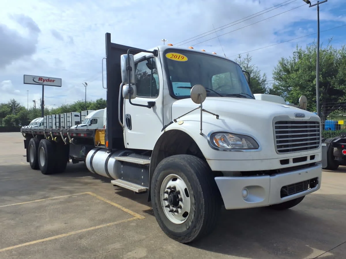 2019 Freightliner M2 106 in Houston, TX — photo 3