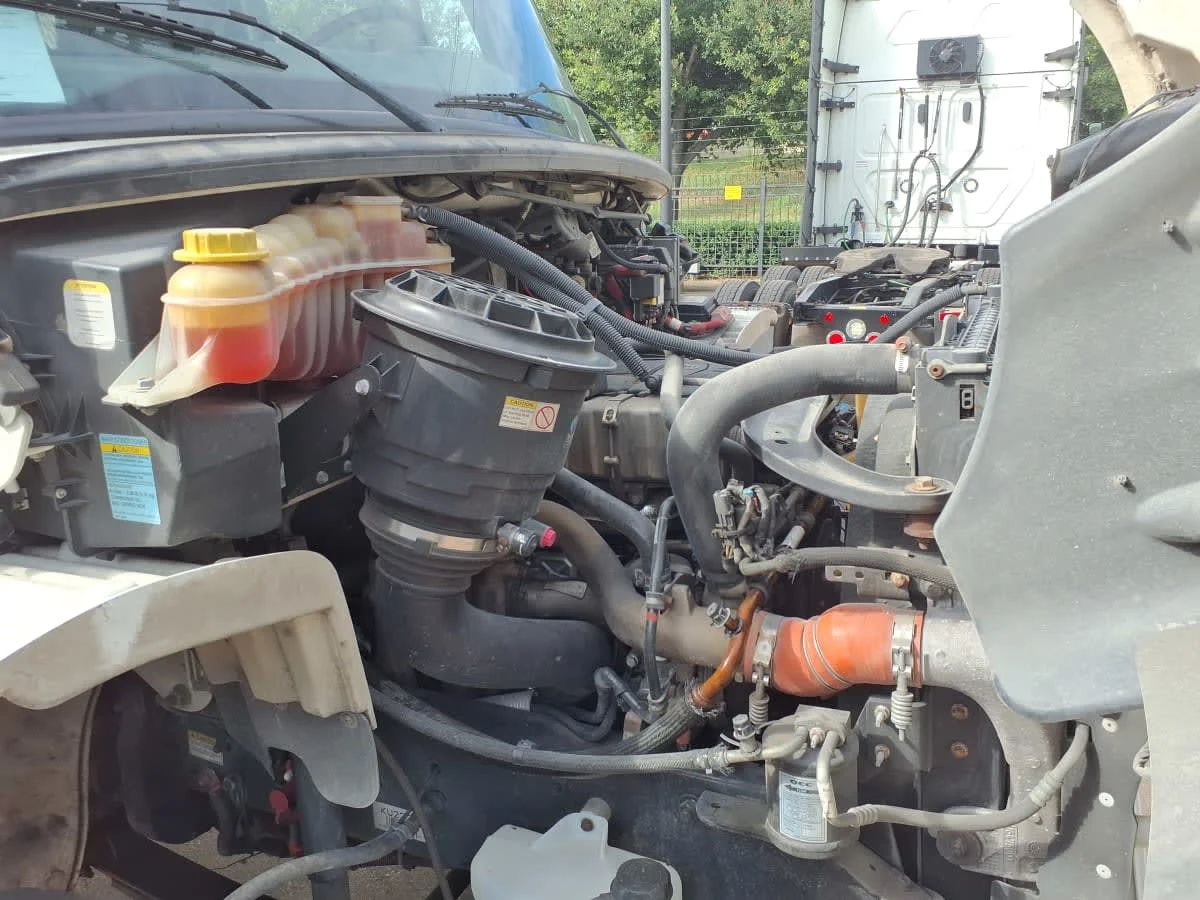 2019 Freightliner M2 106 in Houston, TX — photo 11