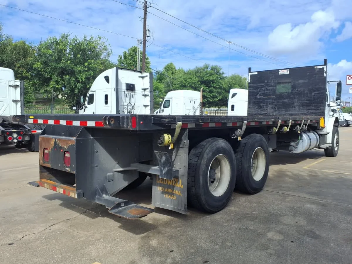2019 Freightliner M2 106 in Houston, TX — photo 4