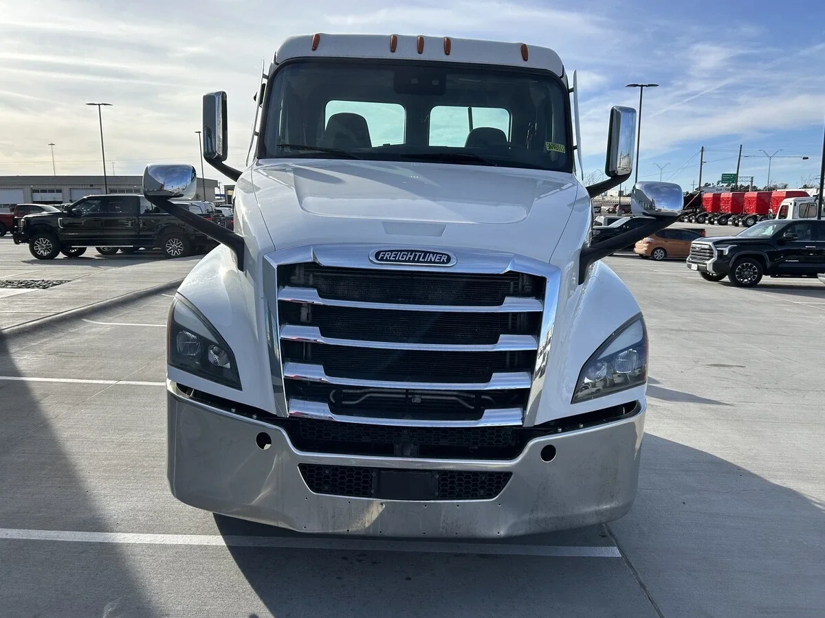 2023 Freightliner Cascadia in Amarillo, TX — photo 2