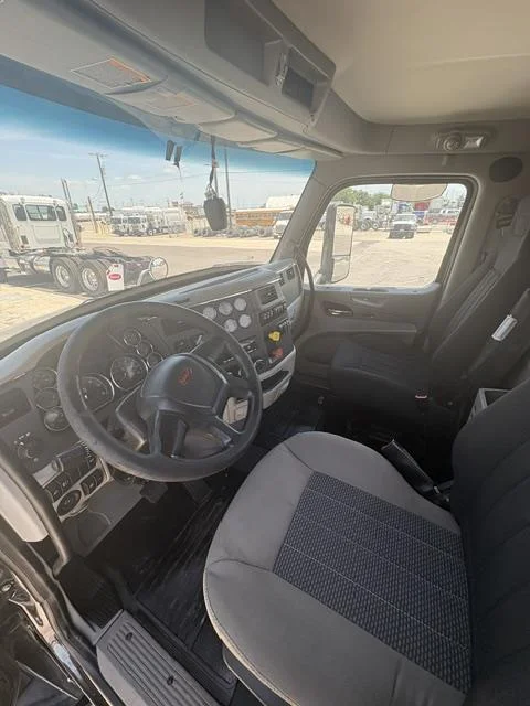 2021 Peterbilt 579 — photo 9