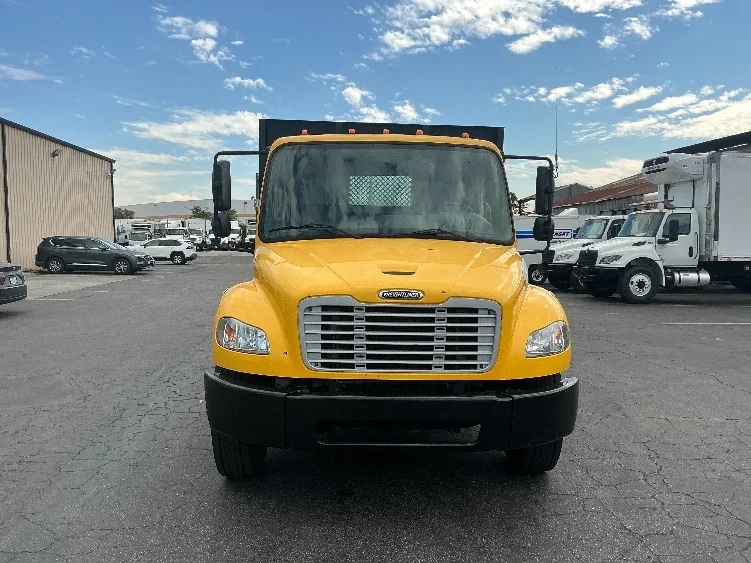 2020 Freightliner M2 106 - image 2