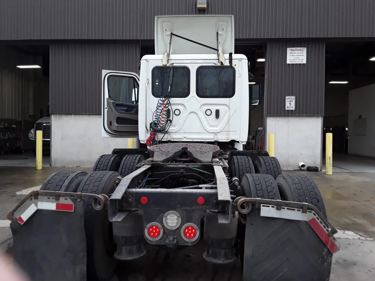 2019 Freightliner Cascadia in Kansas City, MO — photo 5