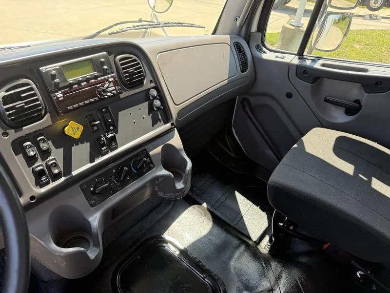 2020 Freightliner M2 106 in Walton, KY — photo 10