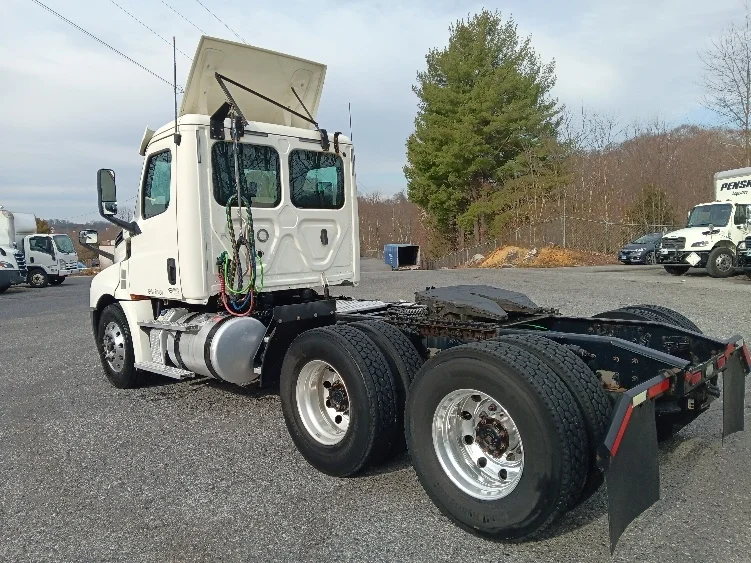 2019 Freightliner Cascadia in Cleveland, TN — photo 5