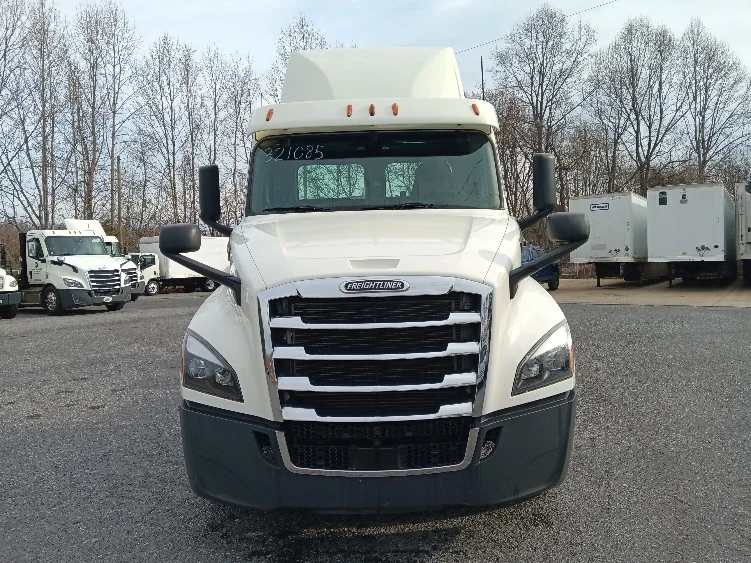 2019 Freightliner Cascadia in Cleveland, TN — photo 2