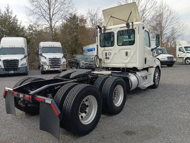 2019 Freightliner Cascadia in Cleveland, TN — photo 7