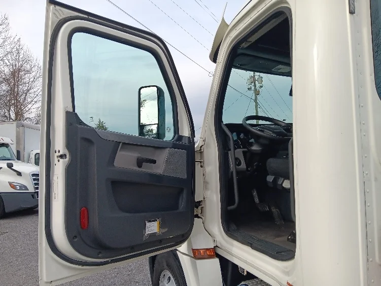 2019 Freightliner Cascadia in Cleveland, TN — photo 9