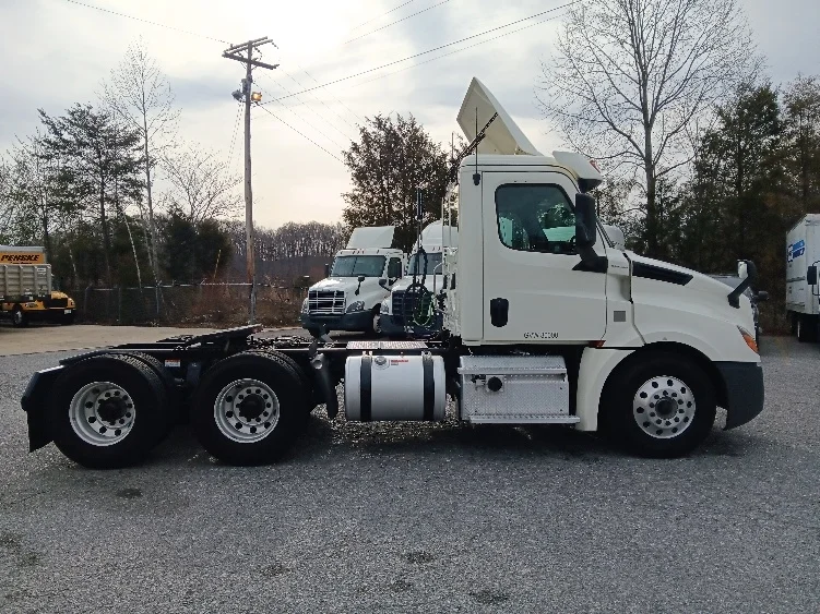 2019 Freightliner Cascadia in Cleveland, TN — photo 8