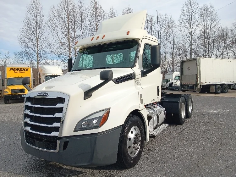 2019 Freightliner Cascadia in Cleveland, TN — photo 3