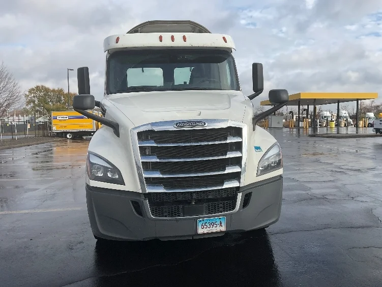 2019 Freightliner Cascadia in Springfield, MA — photo 2