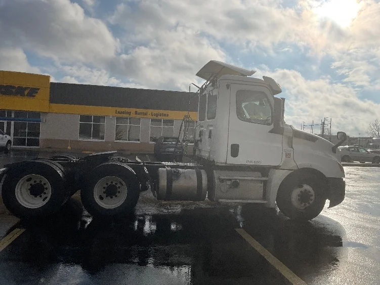 2019 Freightliner Cascadia in Springfield, MA — photo 8
