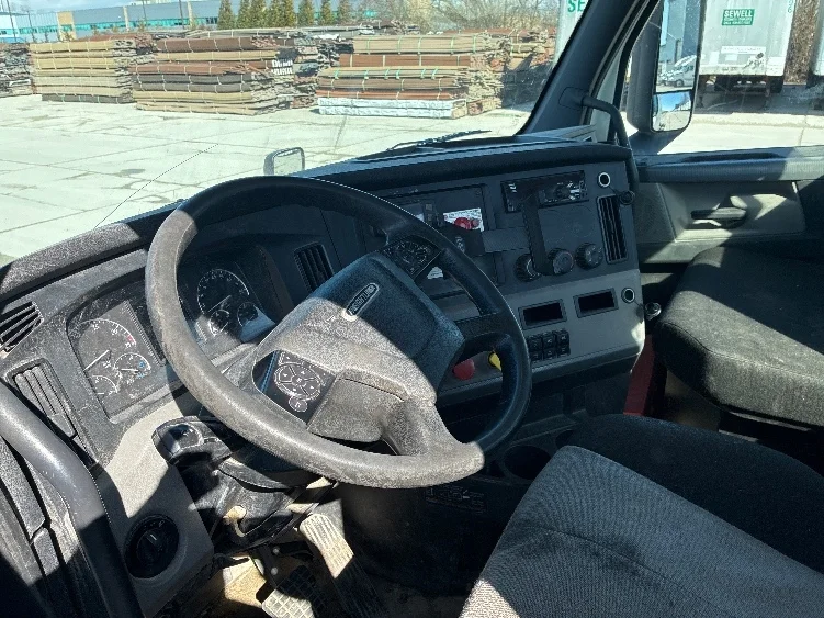 2020 Freightliner Cascadia - image 10