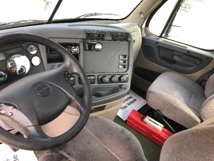 2020 Freightliner Cascadia - image 10