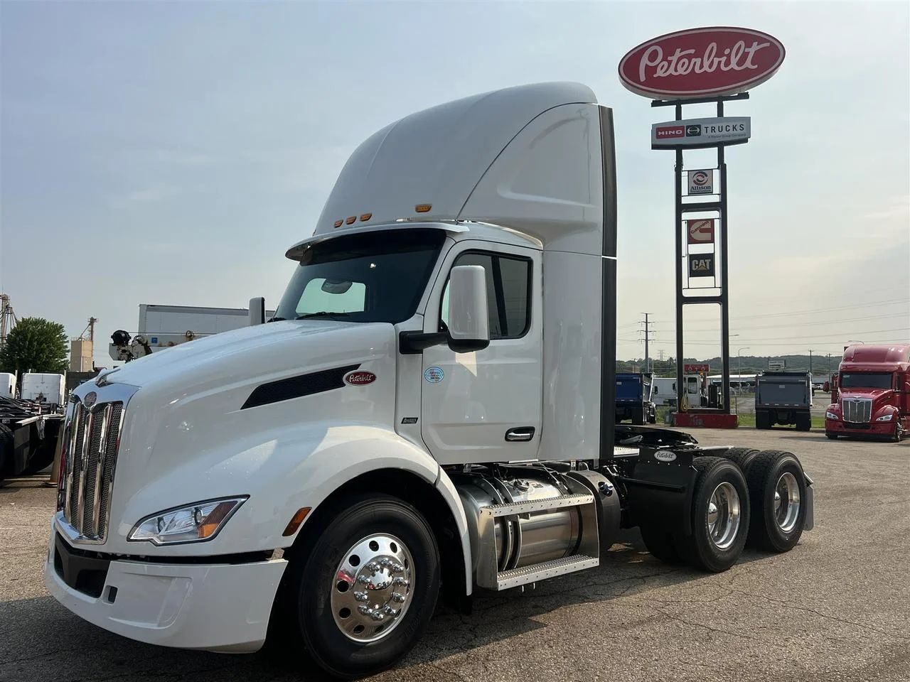 2027 Peterbilt 579 in South St. Paul, MN — photo 12