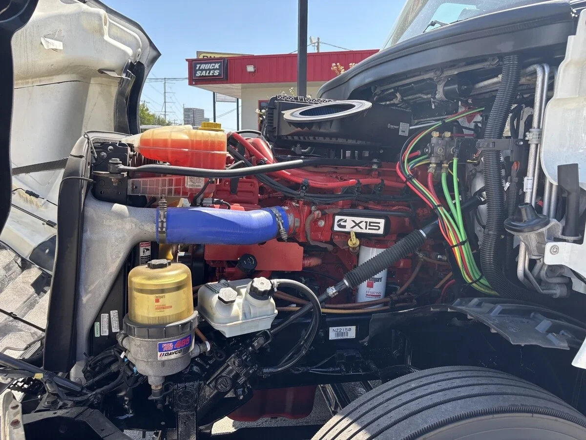 2023 Freightliner Cascadia — photo 17