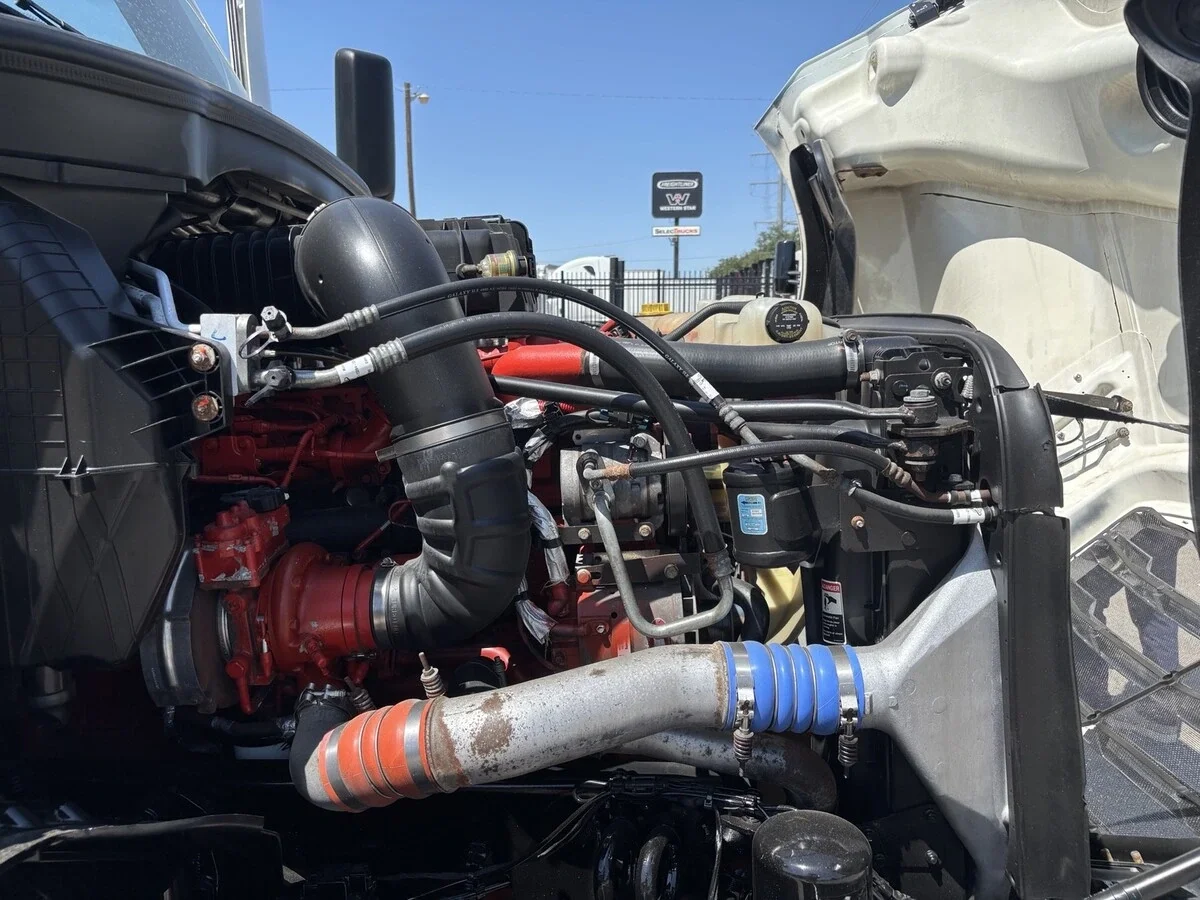 2023 Freightliner Cascadia — photo 16