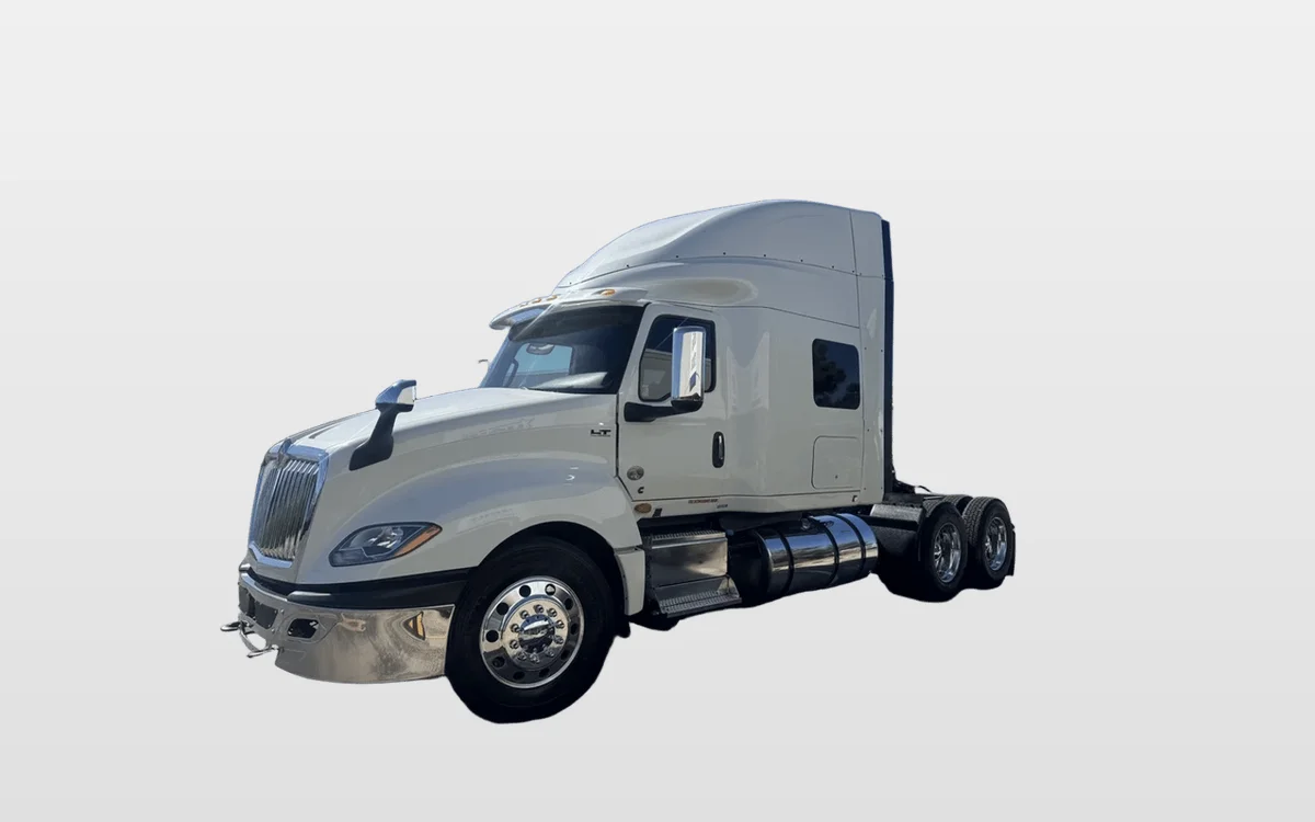 2021 International LT - image 1