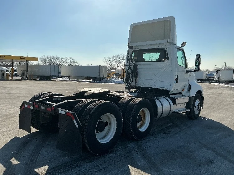 2020 International LT - image 7