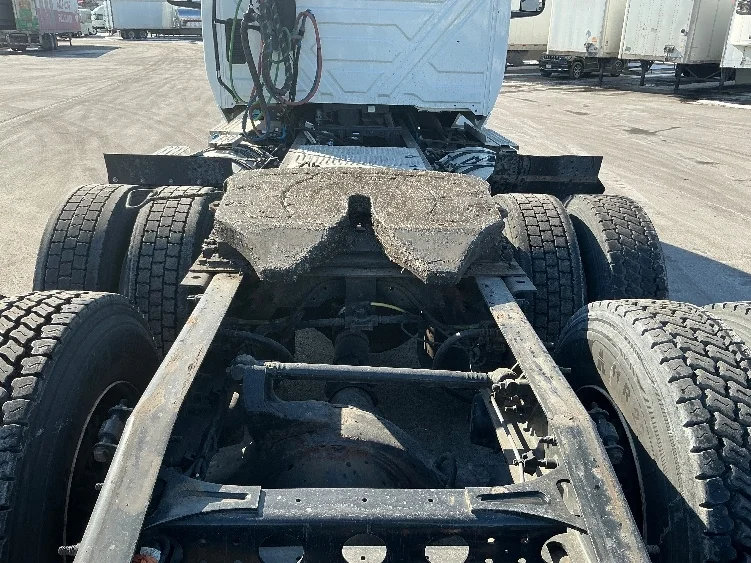 2020 International LT - image 6