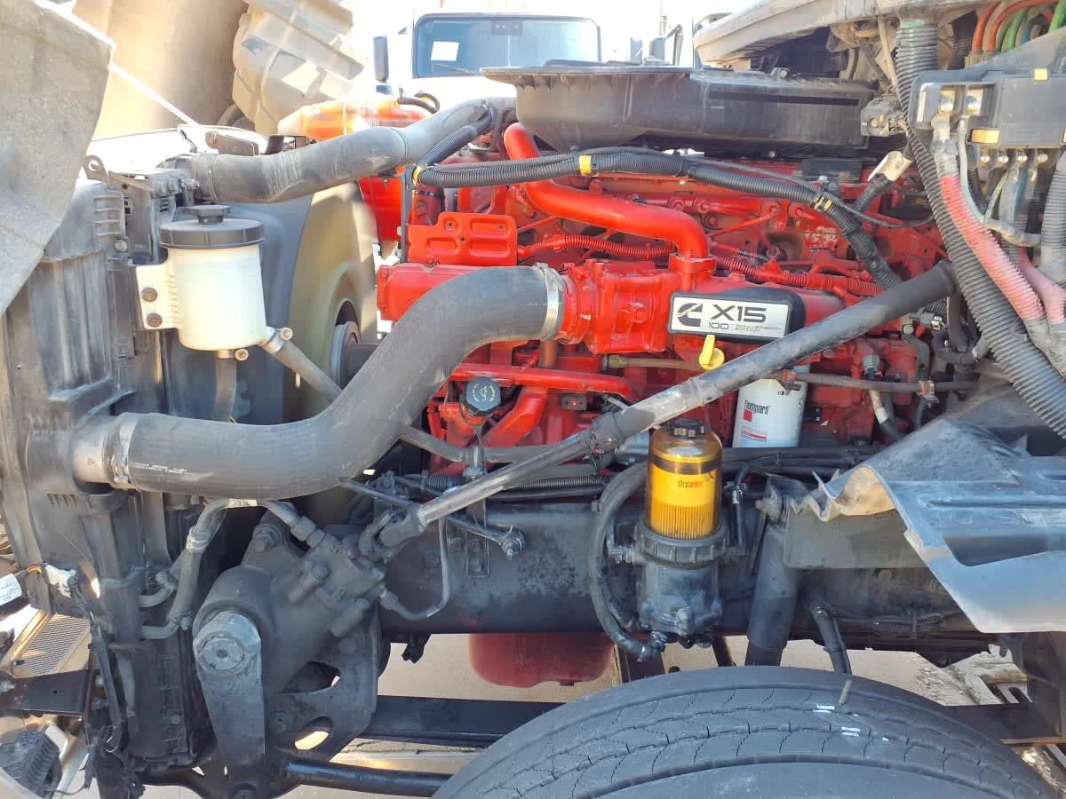 2020 International LT - image 8