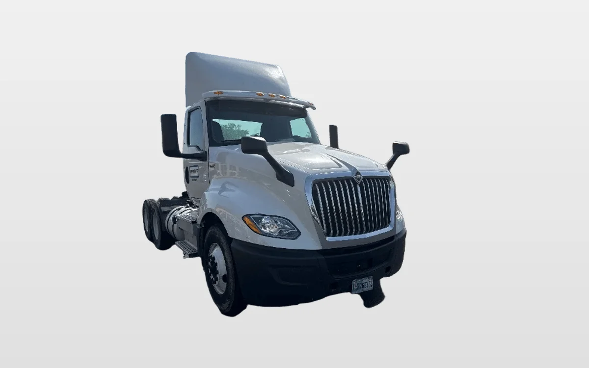 2019 International LT - image 1